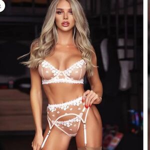 New Sexy Flower Embroidery Lace  Three
Piece Lingerie Set